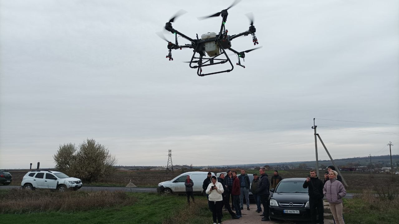 Демо - показ роботи агродрона DJI AGRAS T30